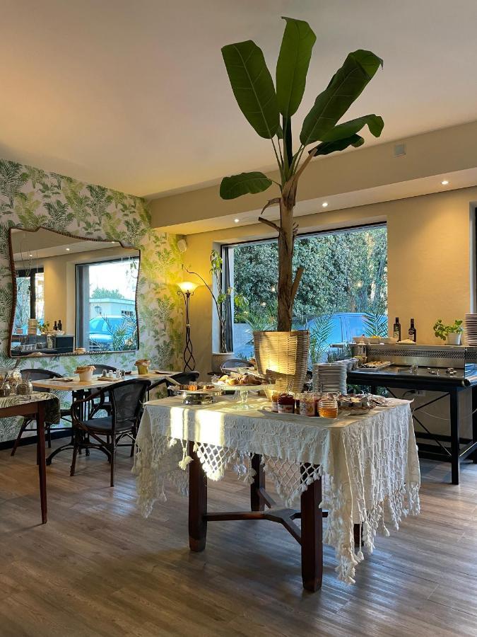 B City Hotel Бардолино Екстериор снимка