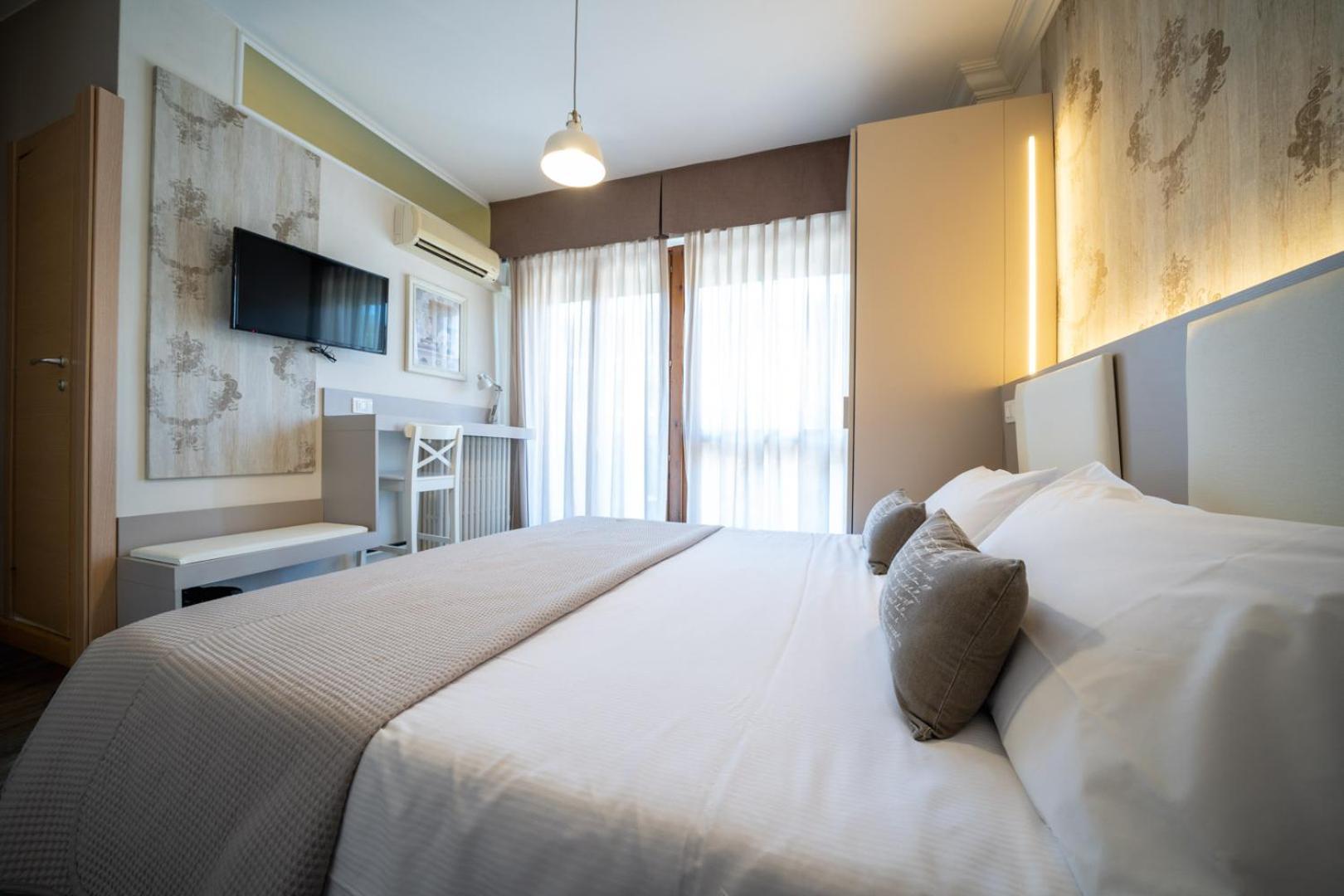 B City Hotel Бардолино Екстериор снимка