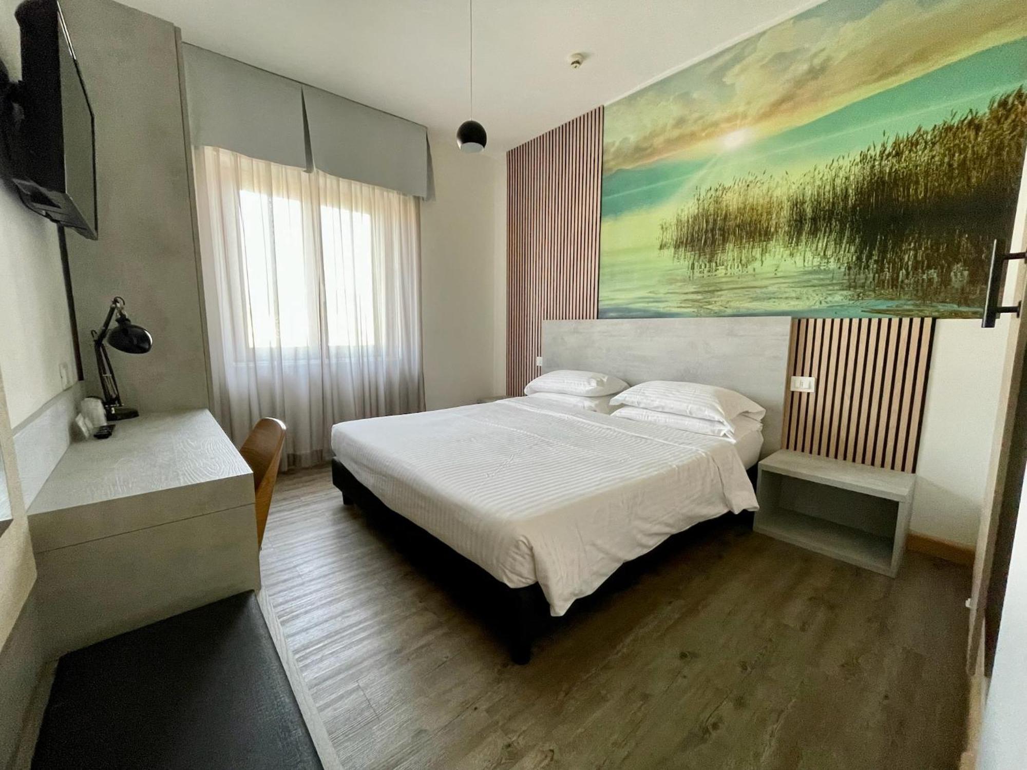 B City Hotel Бардолино Екстериор снимка