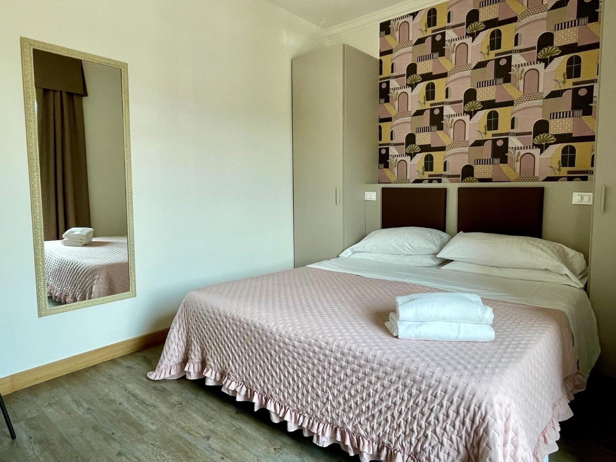 B City Hotel Бардолино Екстериор снимка