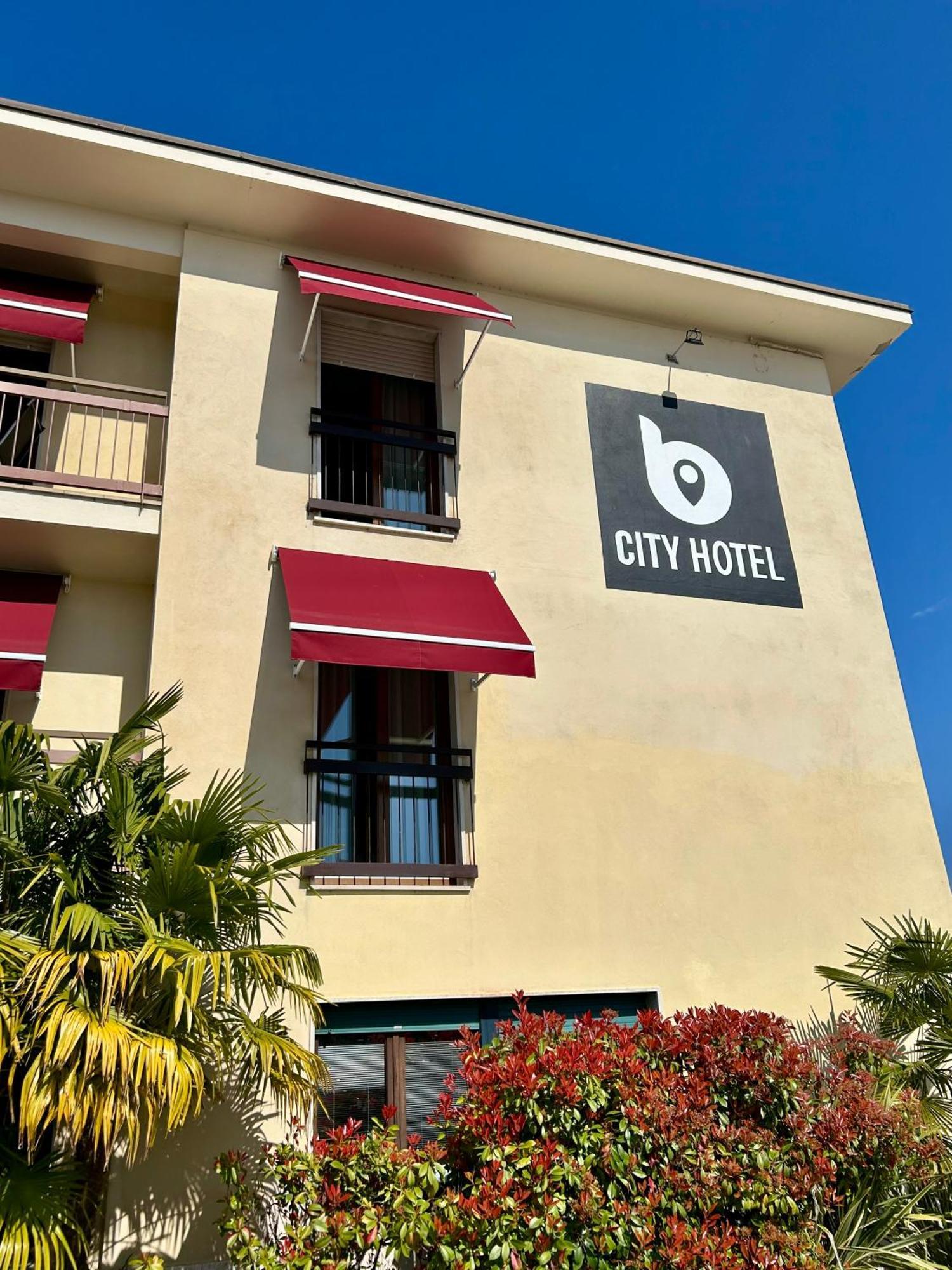 B City Hotel Бардолино Екстериор снимка