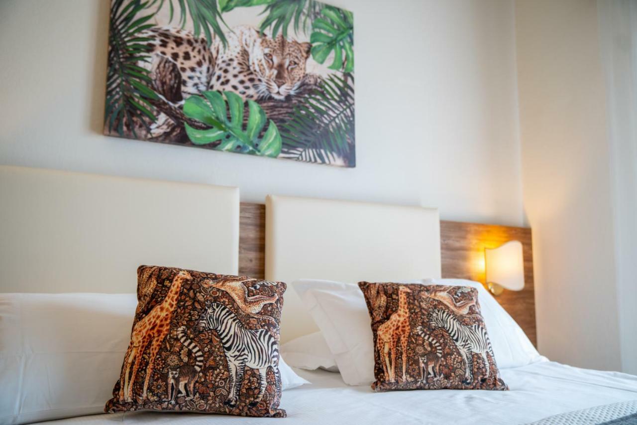 B City Hotel Бардолино Екстериор снимка