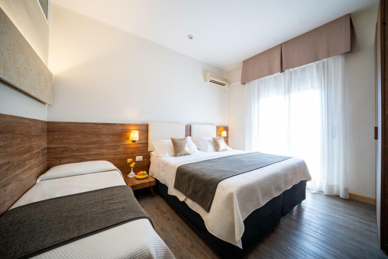 B City Hotel Бардолино Екстериор снимка