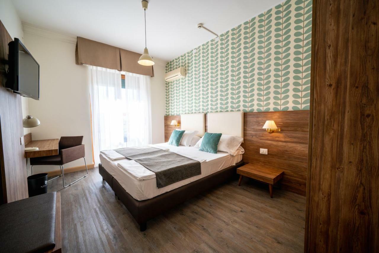 B City Hotel Бардолино Екстериор снимка