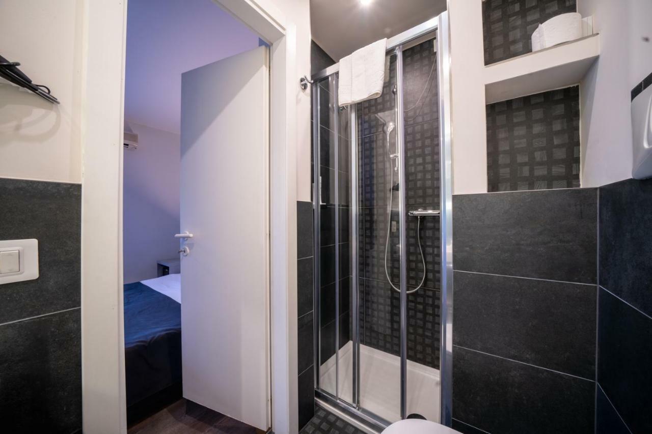 B City Hotel Бардолино Екстериор снимка