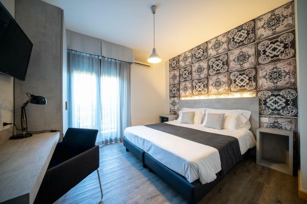 B City Hotel Бардолино Екстериор снимка