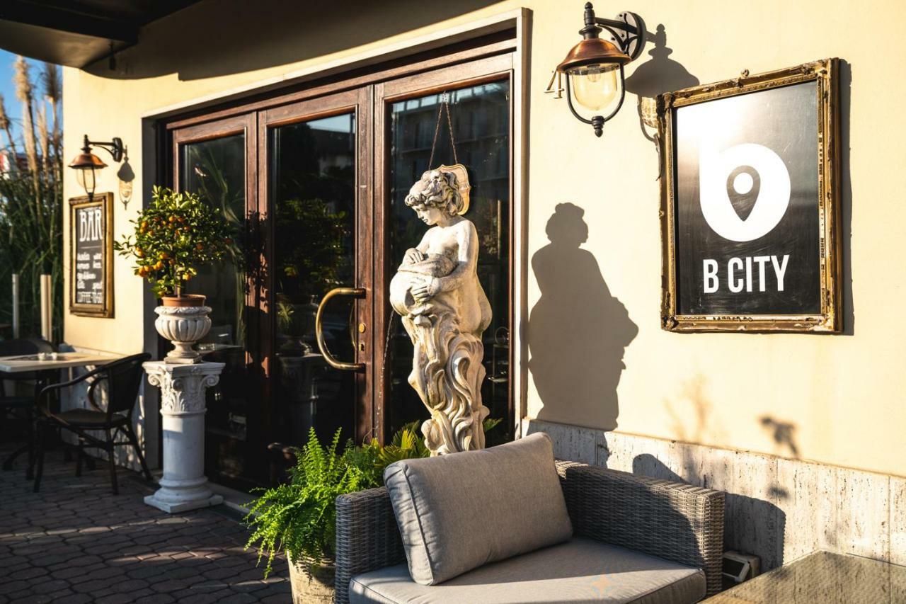B City Hotel Бардолино Екстериор снимка