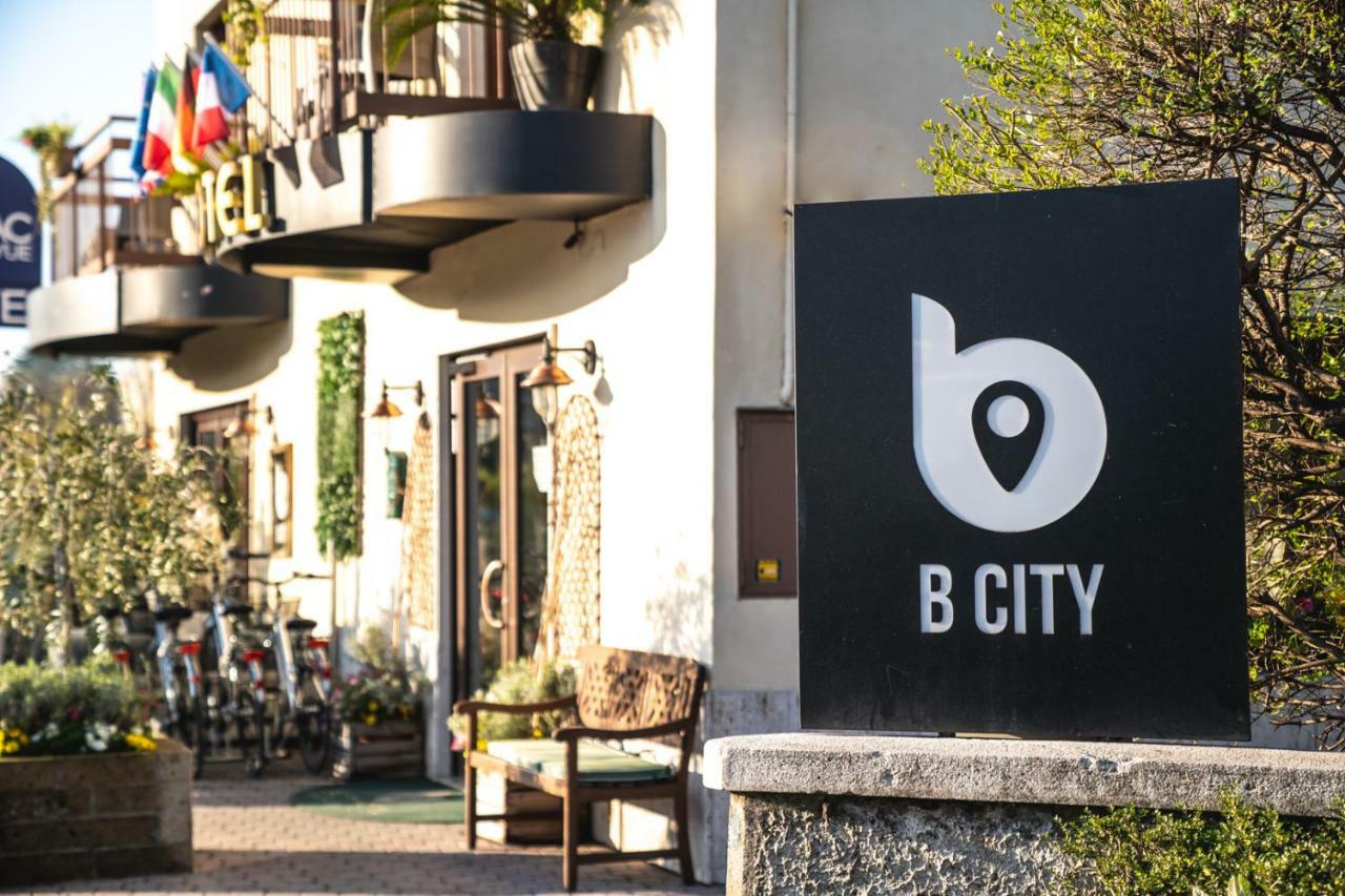 B City Hotel Бардолино Екстериор снимка