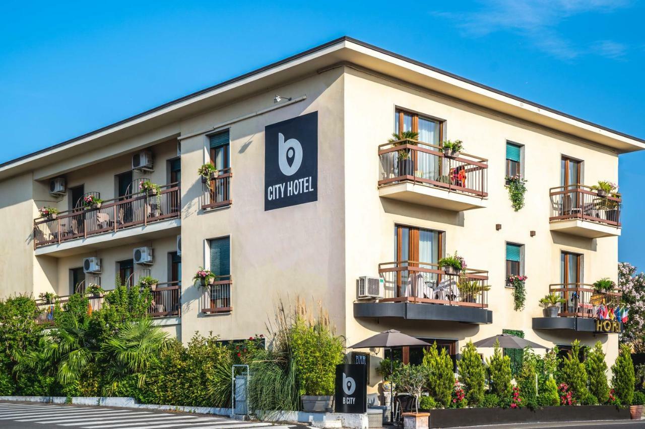 B City Hotel Бардолино Екстериор снимка