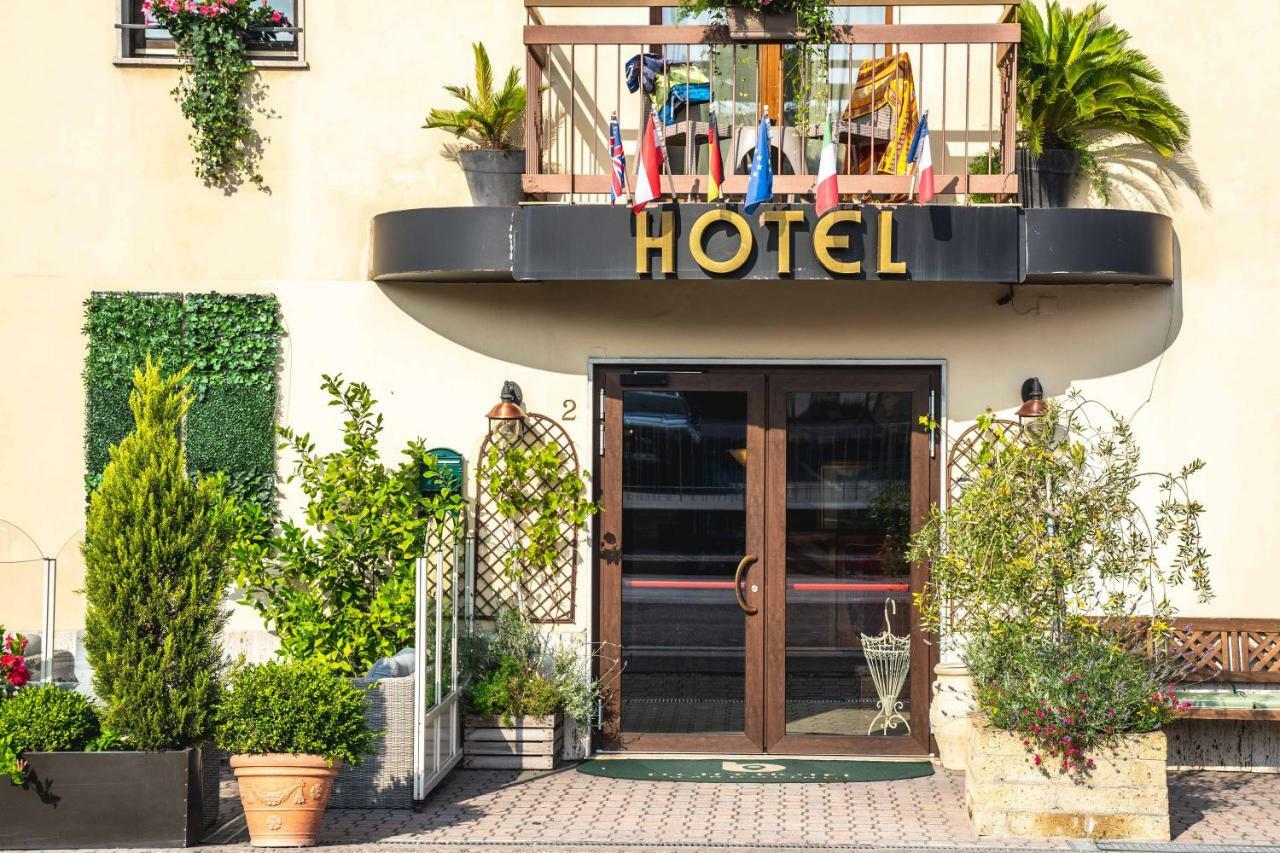 B City Hotel Бардолино Екстериор снимка